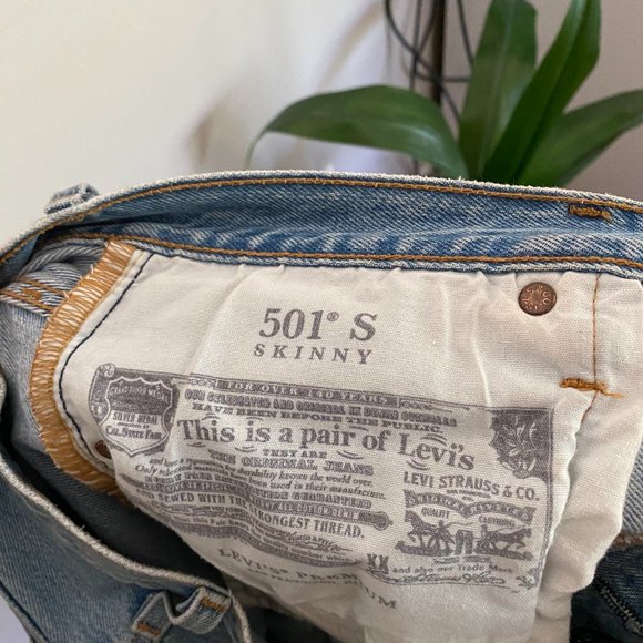Distressed Levi's 501S Skinny Jeans - Picture 6 of 6